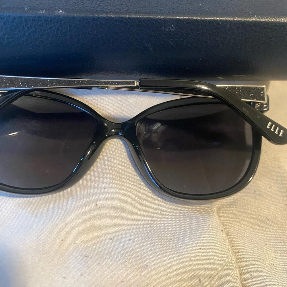 Elle Black Round  Women's Sunglasses